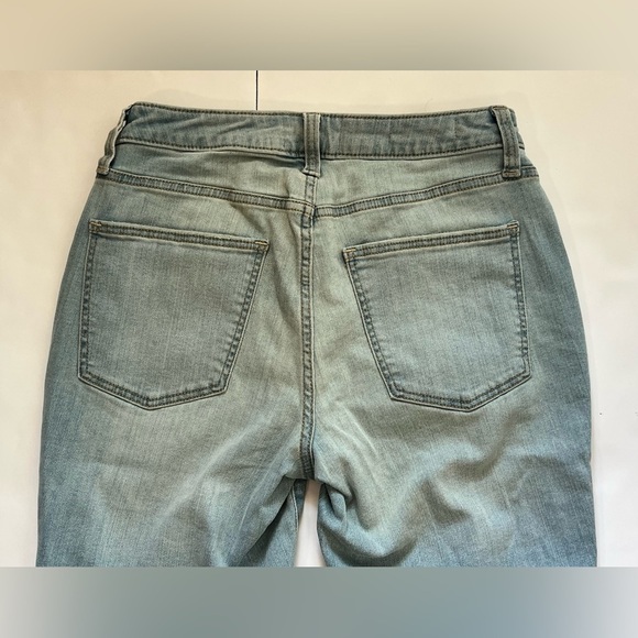 Universal Thread Women's Light Blue Mid-Rise Curvy Skinny Distressed Jeans Sz 4 - Picture 11 of 12